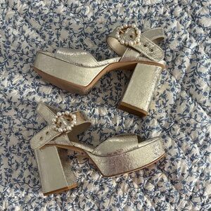 Dolce Vita Elegant Gold Platform Heels with Pearl Buckle